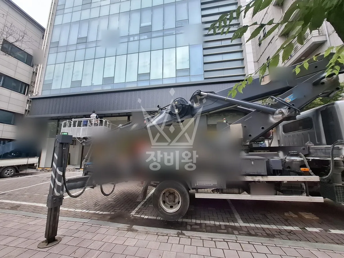 경기 용인시처인구 양지읍 추계리 스카이차 간판 작업 현장