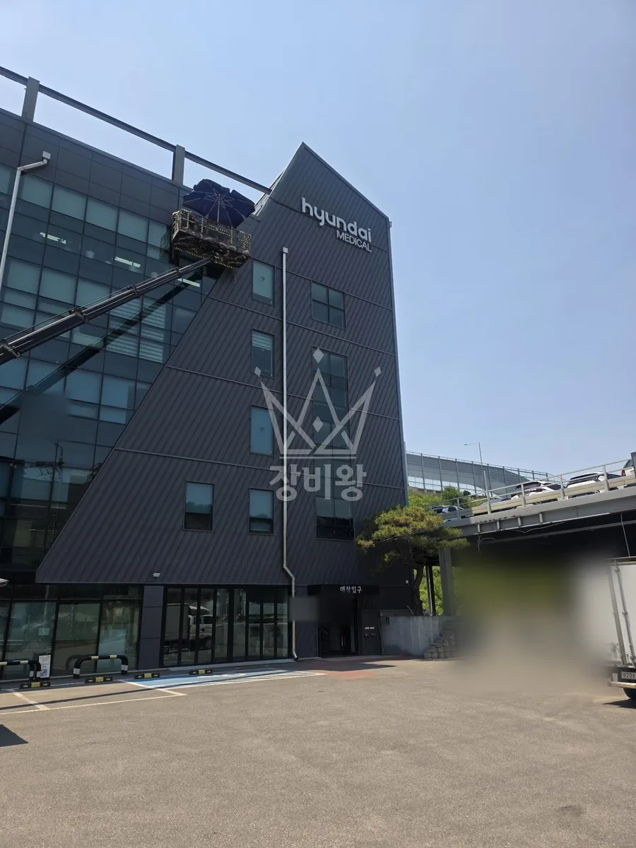 경기 성남시수정구 스카이차 유리 작업 현장