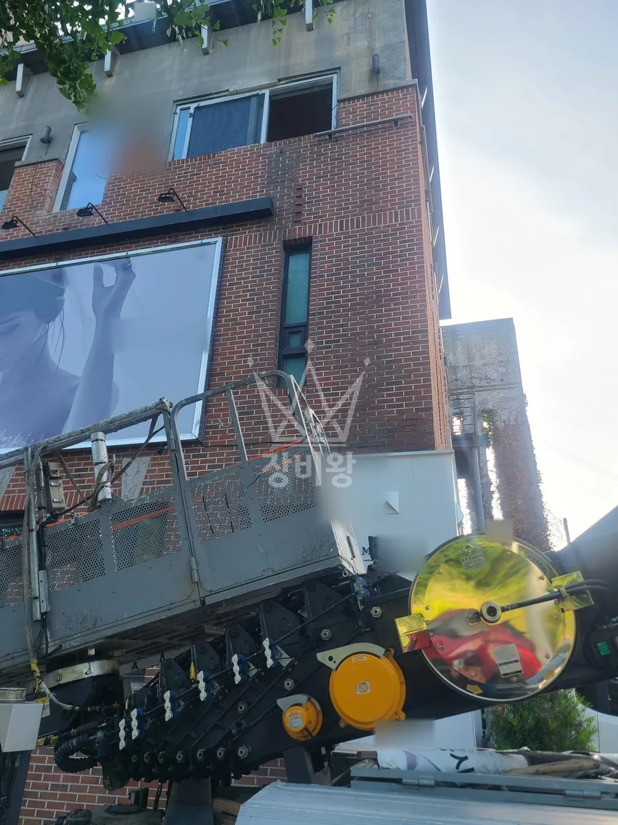 대전 유성구 봉명동 스카이차 철골 작업 현장