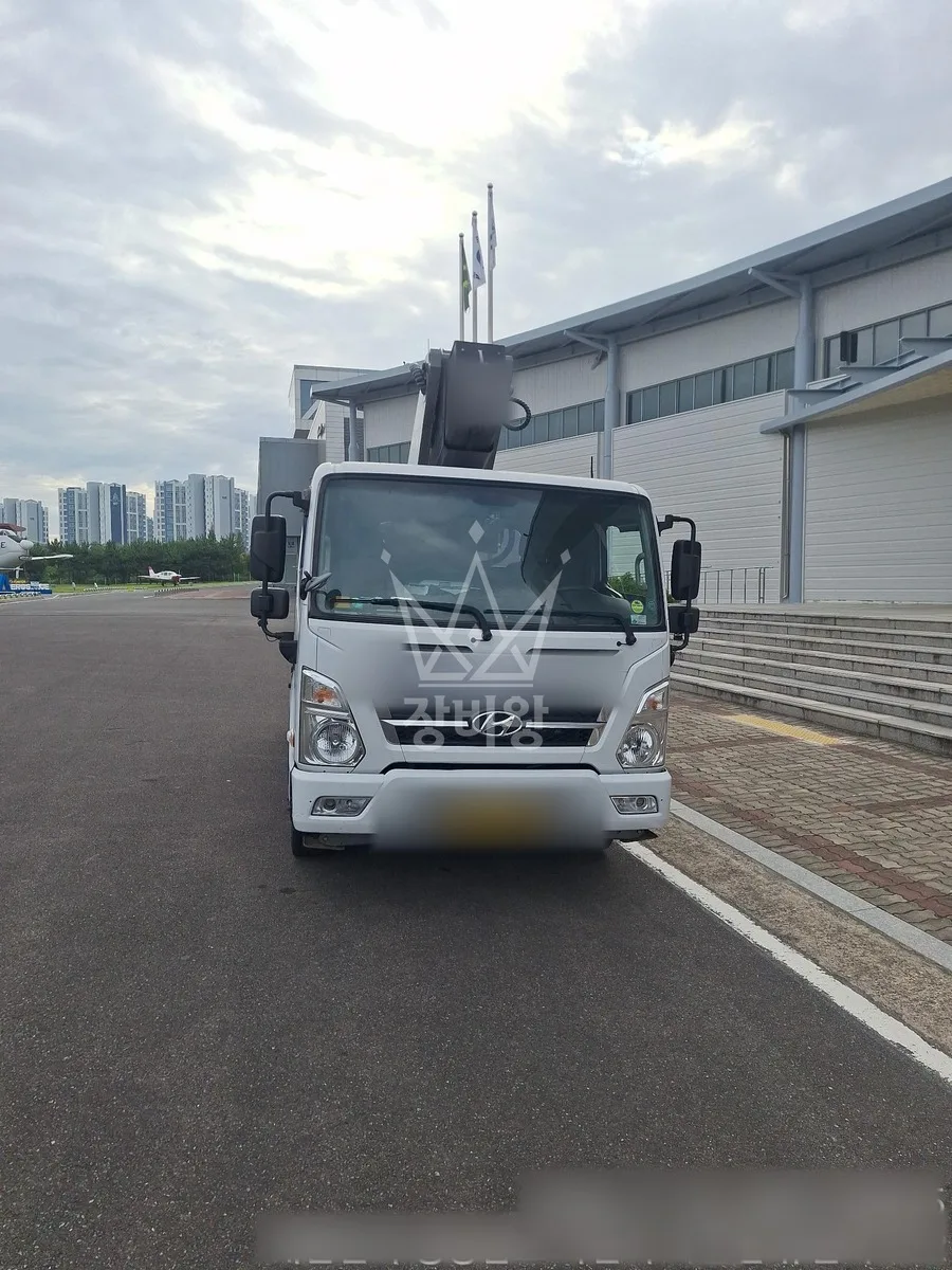 경남 창원시마산합포구 스카이차 철골 작업 현장
