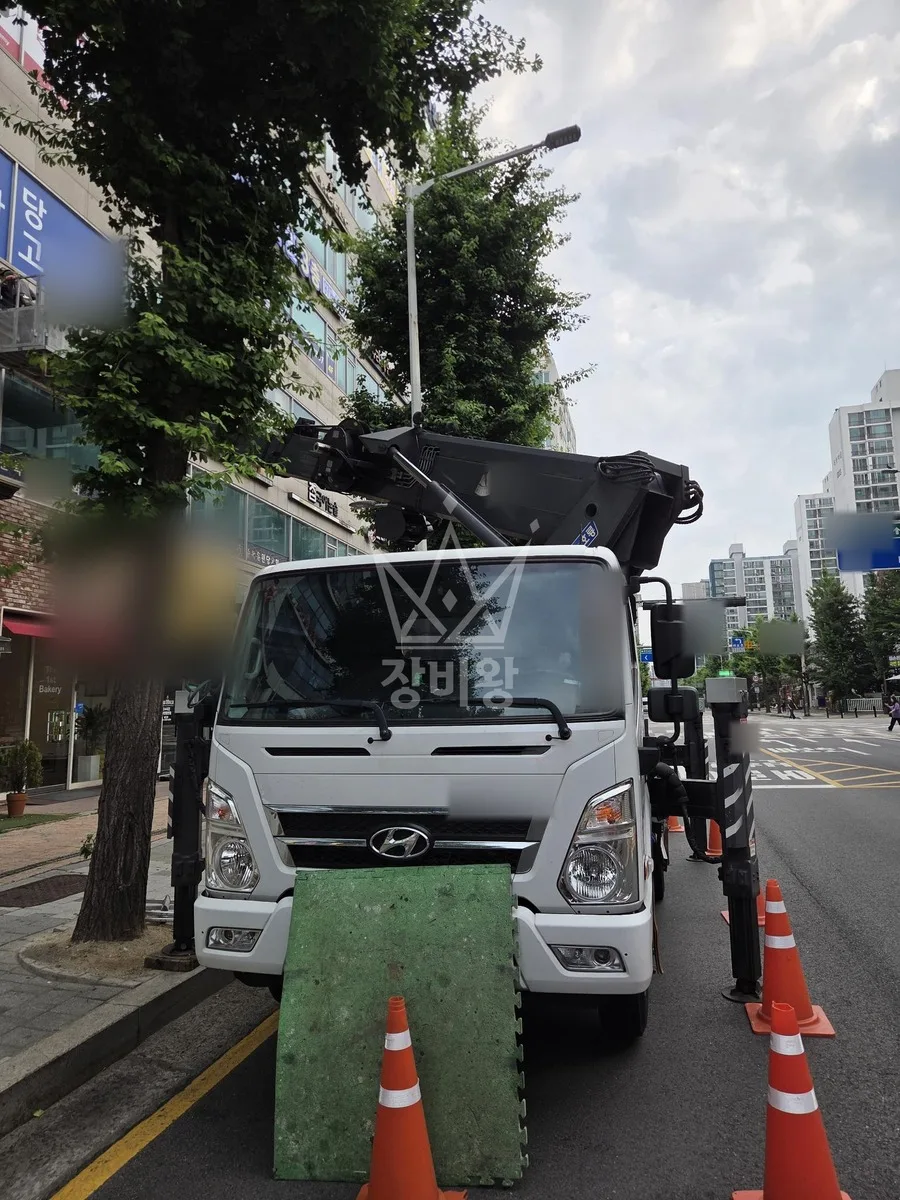경기 수원시영통구 원천동 스카이차 철골 작업 현장