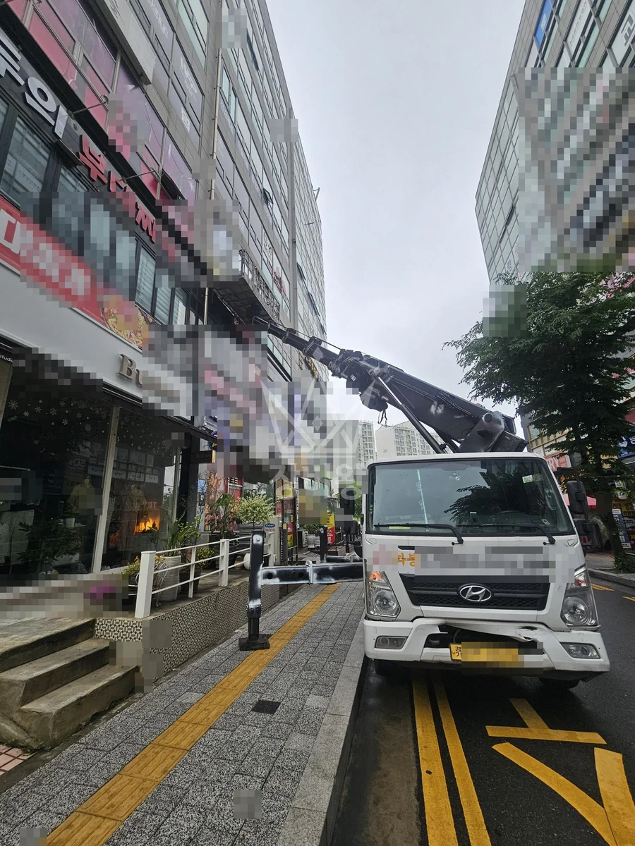 경기 화성시만세구 양감면 신왕리 스카이차 철골 작업 현장