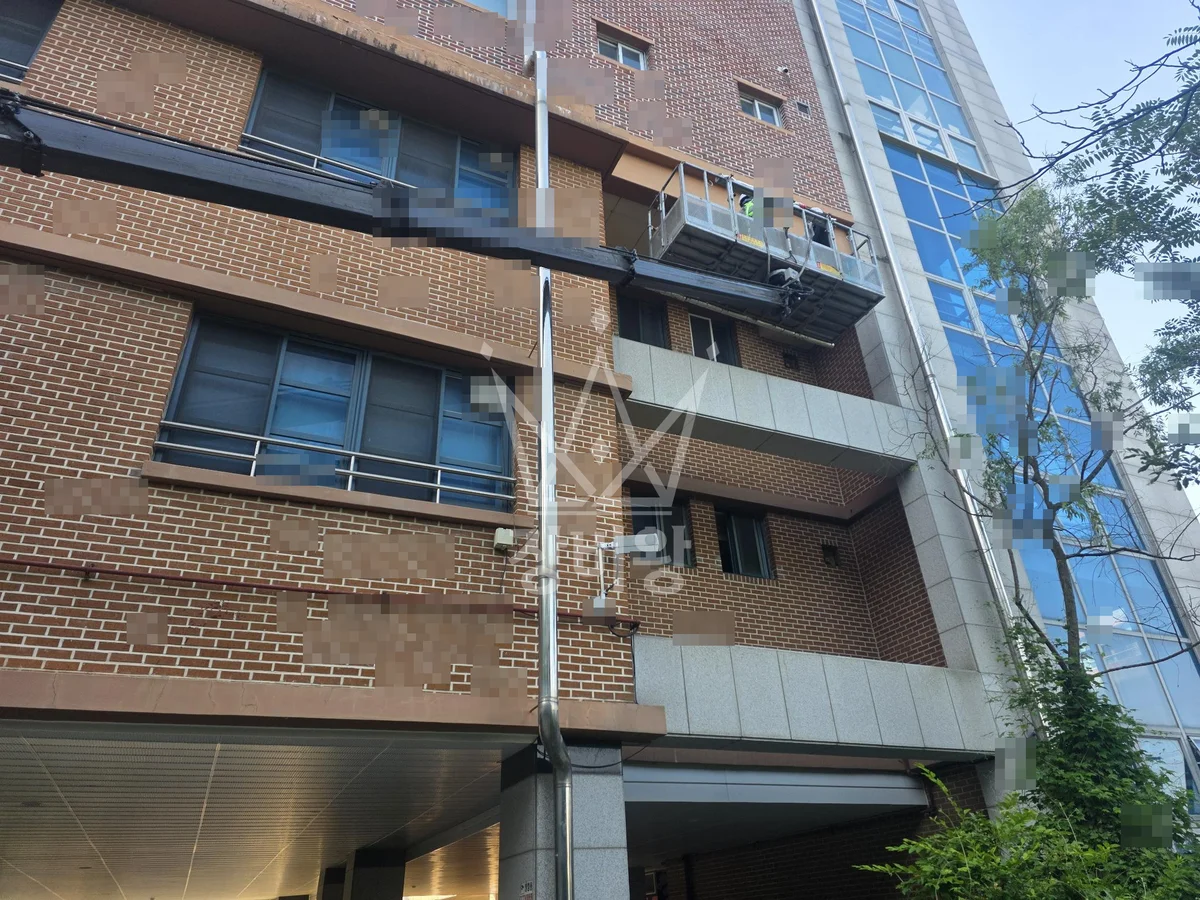 경기 광주시 남한산성면 스카이차 철골 작업 현장