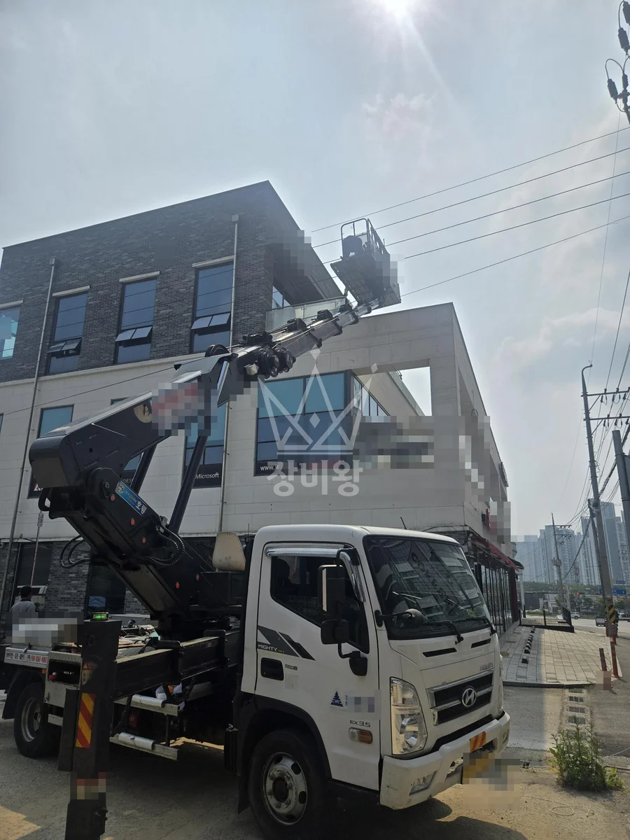 충남 부여군 홍산면 스카이차 수목 관리 작업 현장