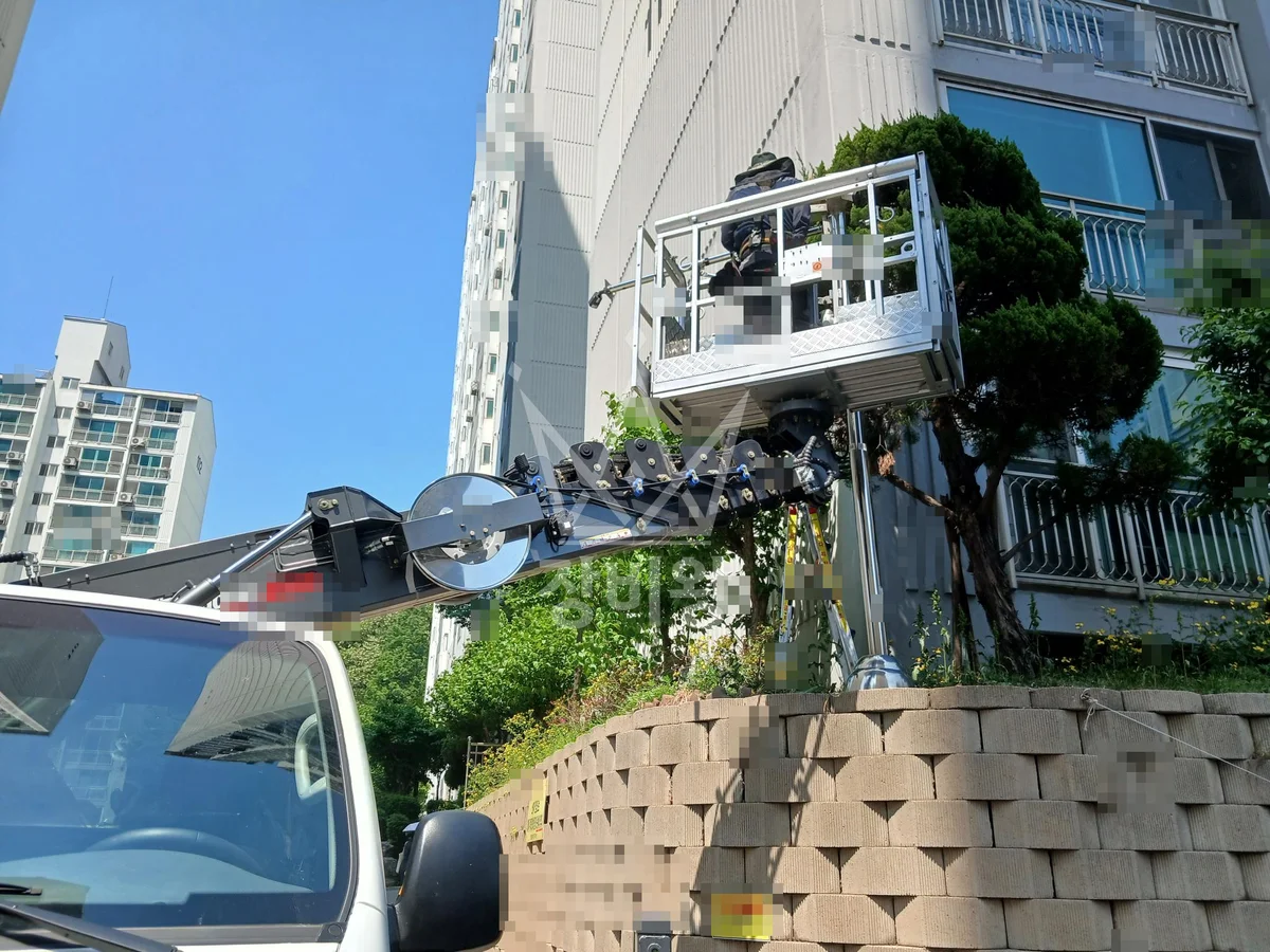 인천 남동구 스카이차 유리 작업 현장