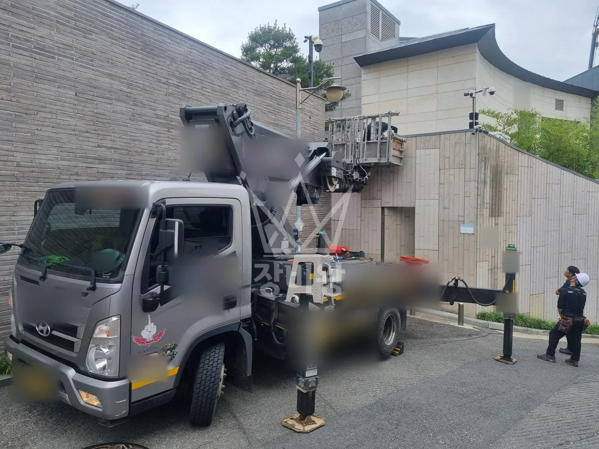 서울 용산구 스카이차 철골 작업 현장